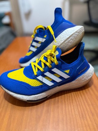 Adidas Ultra Boost Azul y Amarillo.