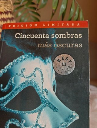 Cincuenta sombras más oscuras