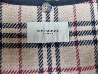 Marca Burberry con forro Nova check escoces