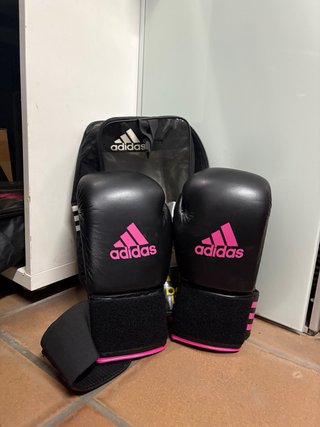 PACK BOXEO COMPLETO: Saco Everlast + 2 pares guan