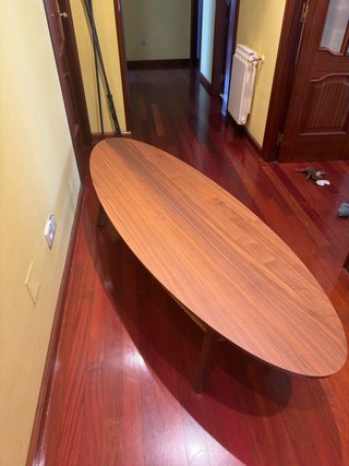 Mesa de centro ovalada de madera