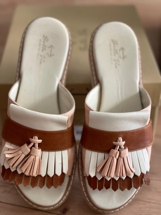 Sandalias de mujer con flecos y borlas