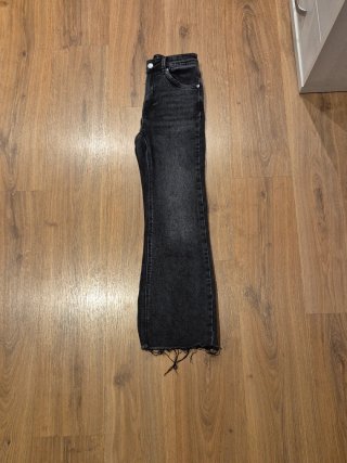 Pantalones Stradivarius negros acampanados