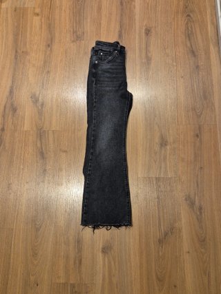 Pantalones Stradivarius negros acampanados