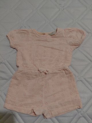 Peto niña rosa bordado