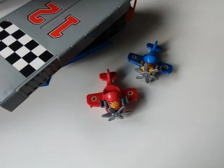 Imaginext Portaaviones con figuras y aviones