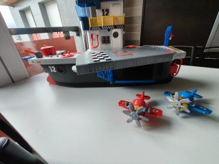 Imaginext Portaaviones con figuras y aviones