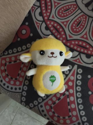 Peluche amarillo con trébol