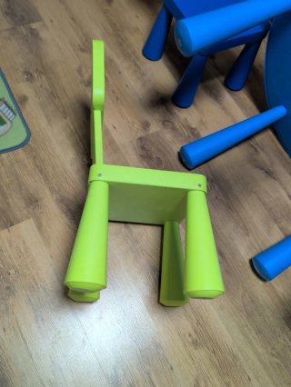Mammut - Mesa + 2 Sillas Ikea para Niños