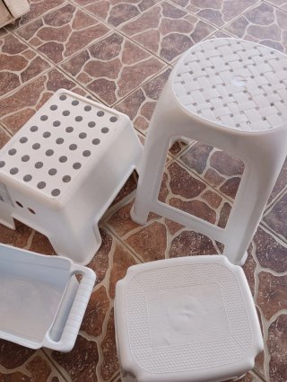 3 Taburetes y Cajón Carrito Blanco 10€