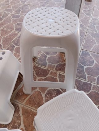 3 Taburetes y Cajón Carrito Blanco 10€