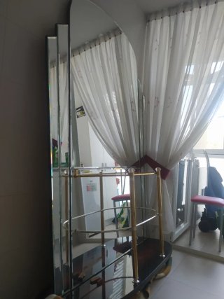 MUEBLE AUX.Recibidor Negro y Dorado