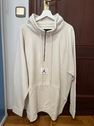 Sudadera Jordan Beige con media cremallera.