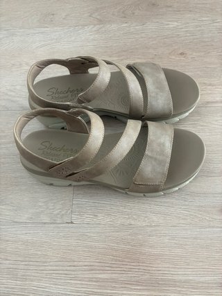 Skechers T.39 Beige Yoga Foam Sandalias