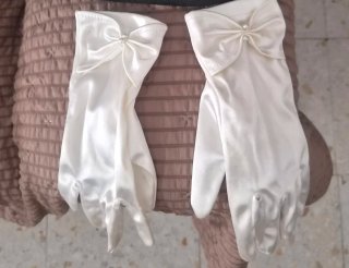 Traje de boda blanco con volantes