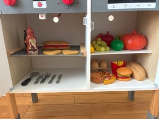 Cocinita de juguete con accesorios