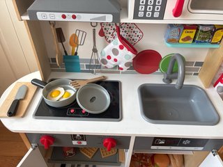 Cocinita de juguete con accesorios