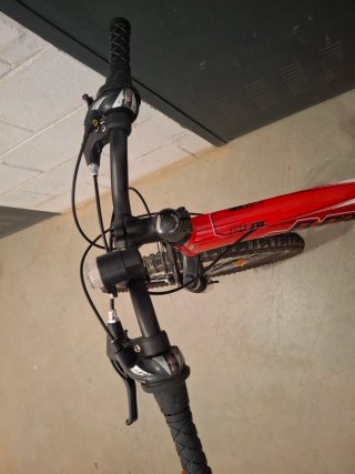 Bicicleta de Montaña Roja 26" o XS