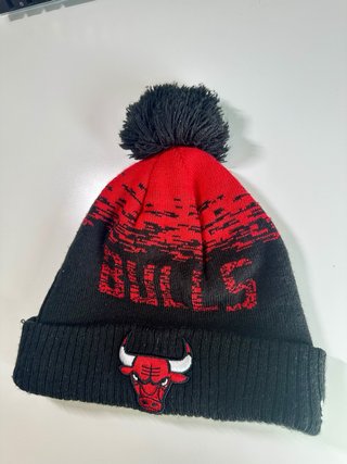 New Era Black and Red Beanie Chicago Bulls