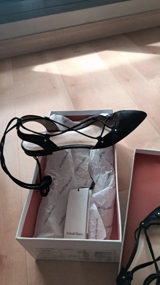 Sandalias Pedro del Hierro negras atadas al tobill