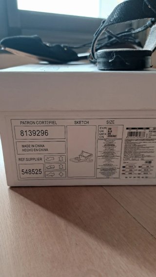 Sandalias Pedro del Hierro negras atadas al tobill