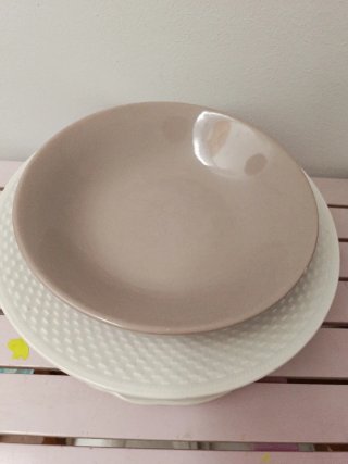 Lote platos beige y blanco diferentes tamaños