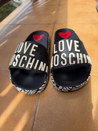 Chanclas Love Moschino como nuevas