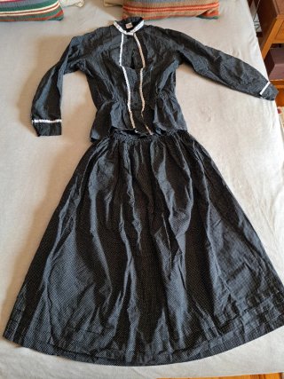 Traje de baserritar negro y blanco