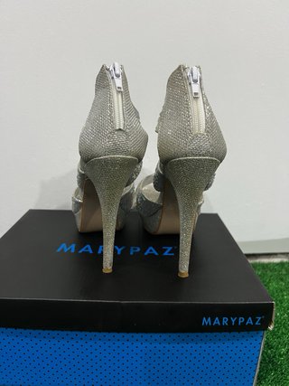 Zapatos de tacón plateados MARYPAZ