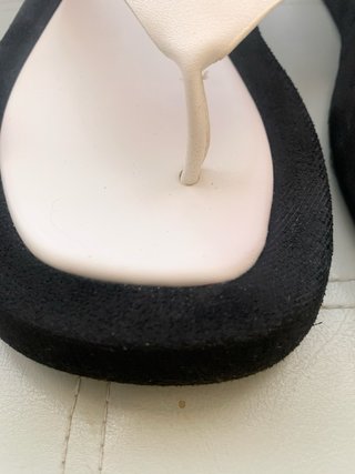 Sandalias de mujer negras y blancas
