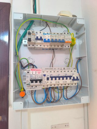 Electricidad. Manitas. Fontanero