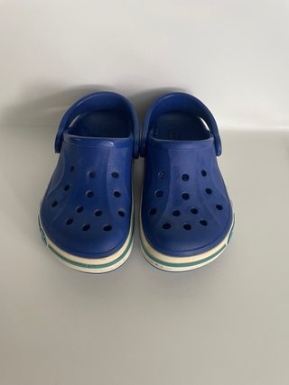 Crocs niño azul talla C9