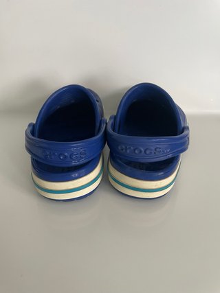 Crocs niño azul talla C9