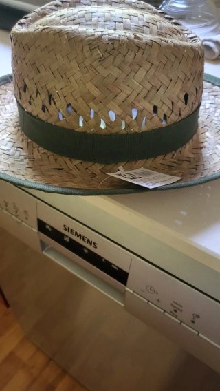 Sombrero de paja tejido