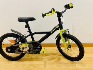 Bicicleta infantil Btwin negra y verde