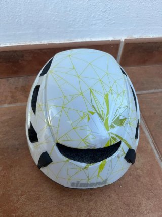 Equipo de escalada: casco, arnés, pies de gato