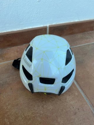 Equipo de escalada: casco, arnés, pies de gato