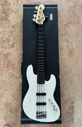 Squier Deluxe Jazz Bass 5 Cuerdas V Active