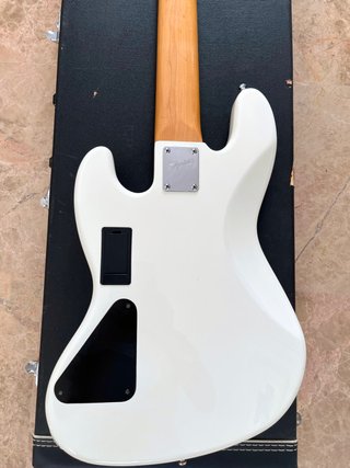 Squier Deluxe Jazz Bass 5 Cuerdas V Active