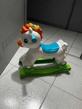 Caballo balancín bebé plástico