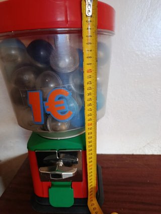 Máquina de bolas pequeña 1€ ( no incluye bolitas)