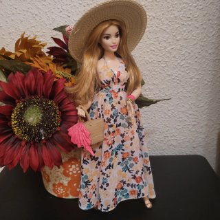 Muñeca barbie curvy MTM