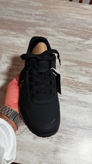 Zapatillas Skechers Negras Nuevas