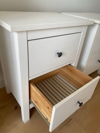 Mesita de noche IKEA blanca