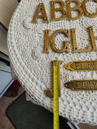 Letras latón vintage y puntera SERVICIOS