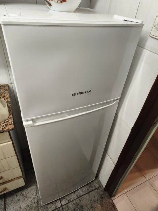 Frigorífico blanco con congelador