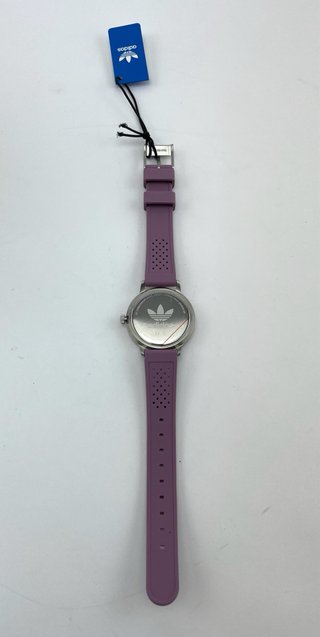 Reloj de pulsera esfera plateada y correa rosa