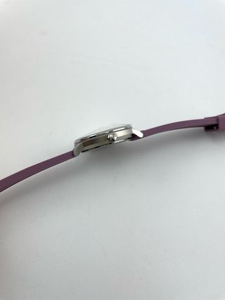 Reloj de pulsera esfera plateada y correa rosa