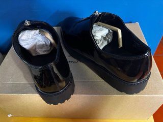 Sapatos Zara Verniz Preto com Fecho