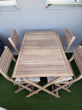 Mesa y 4 Sillas de Jardín Madera con cojines.